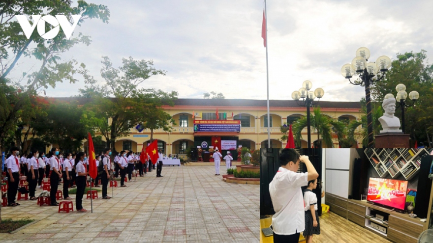 Vietnamese students begin new school year in person, online